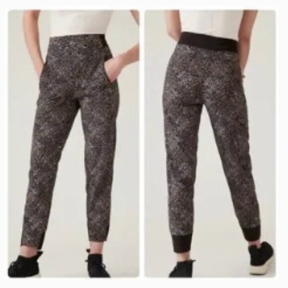 Athleta Pants - Athleta Trekkie North High Rise Jogger in Kinetic Abstract Black Size 8